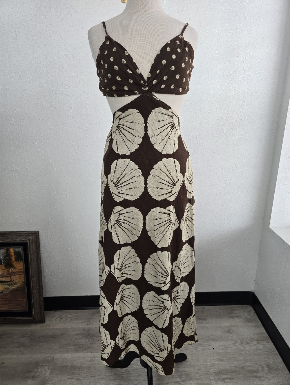 Abercrombie & Fitch Brown and Cream Shell-Print Maxi Dress - Picture 3 of 12